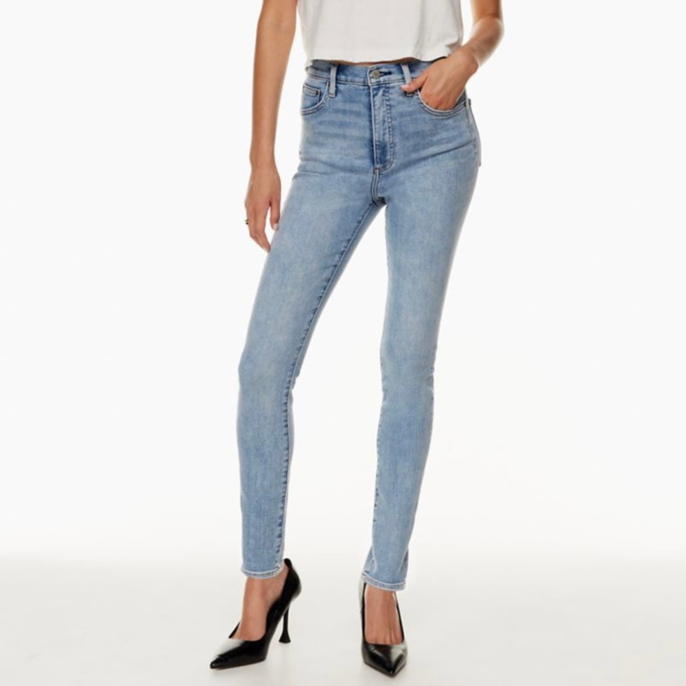 Denim Forum Lola high rise skinny jeans 30L (Aritzia). 💙